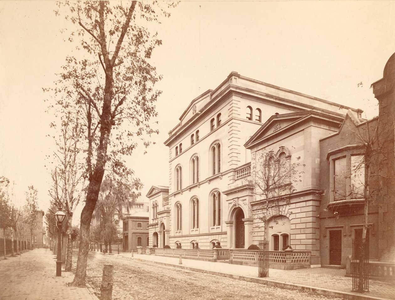 Joseph Harrison Residence, 227 South 18th, East Rittenhouse Square, 1866 (albumtrykk) av American Photographer
