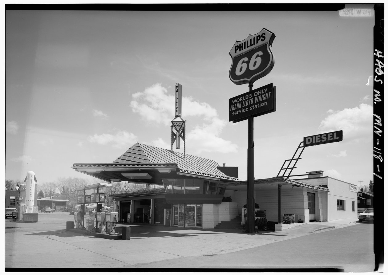 Lindholm Oil Company Service Station, Cloquet, Minnesota (s/hvitt-bilde) av American Photographer