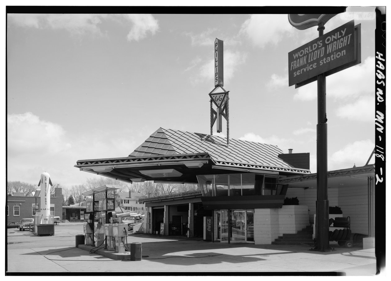 Lindholm Oil Company Service Station, Cloquet, Minnesota (s/hvitt-bilde) av American Photographer