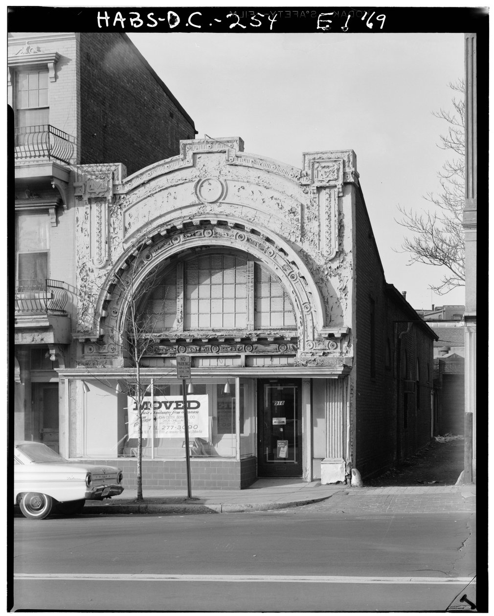 Mount Vernon Theatre, 918 Ninth Street Northwest, Washington, District of Columbia, DC, 30. november 1969 (s/hvitt-bilde) av American Photographer