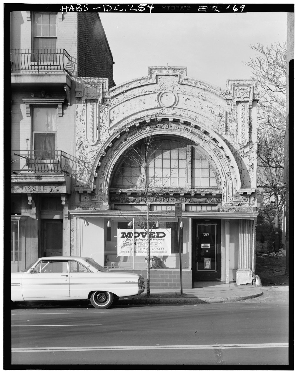 Mount Vernon Theatre, 918 Ninth Street Northwest, Washington, District of Columbia, DC, 30. november 1969 (s/hvitt-bilde) av American Photographer