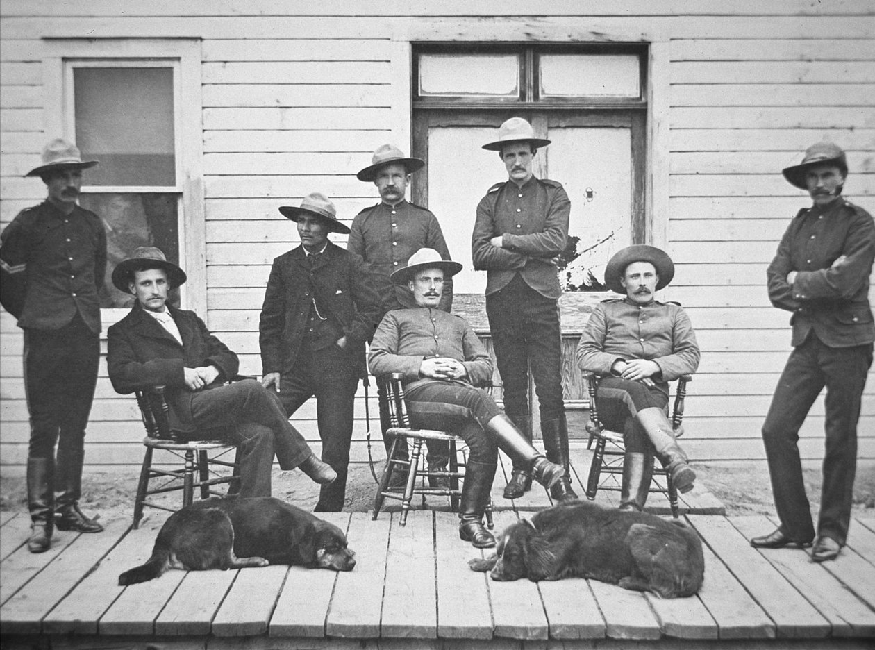North-West Mounted Police med base i Edmonton for å opprettholde lov og orden under de første dagene av Klondike/Yukon Gold Rush av American Photographer