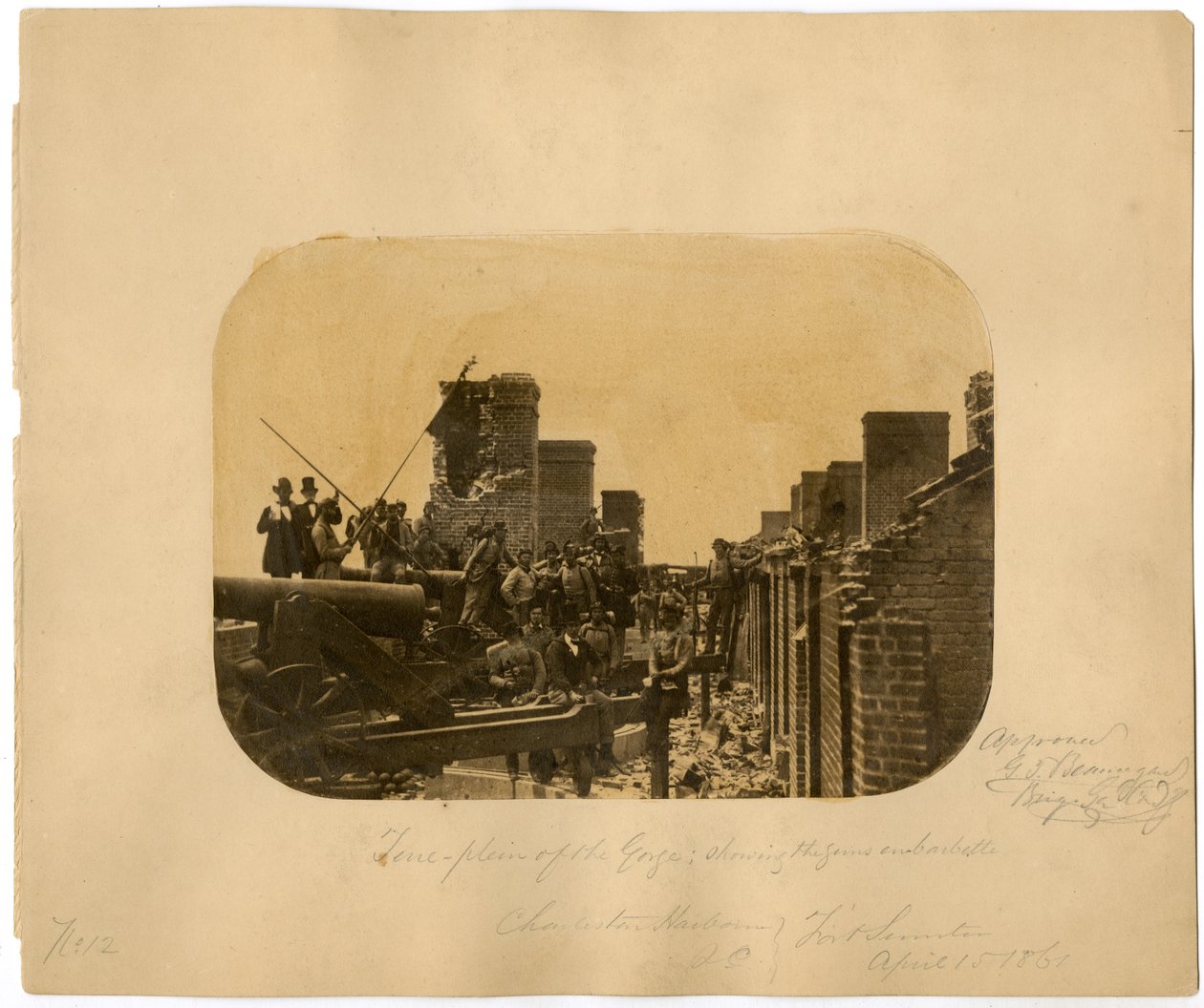 Soldater etter evakueringen av de beseirede unionsstyrkene, slaget ved Fort Sumter, 1861 av American Photographer
