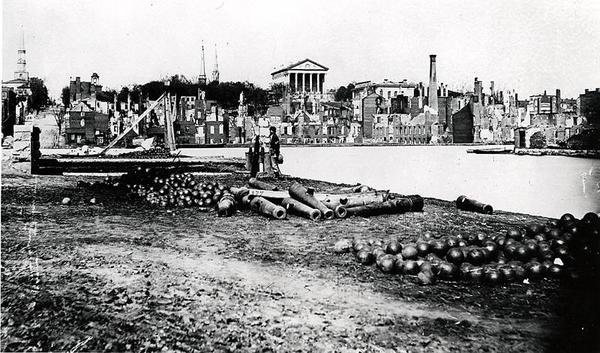 Sørsiden av Canal Basin, Richmond, Virginia, april 1865 (s/hvitt-bilde) av American Photographer