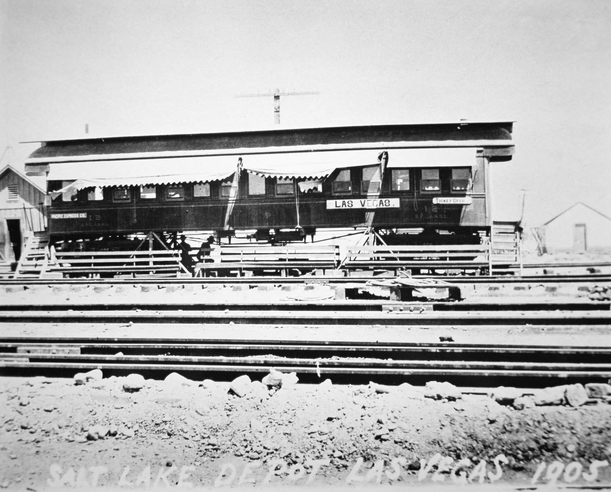 Depotet, venterommet og billettkontoret til Las Vegas Salt Lake Railroad, Nevada av American Photographer
