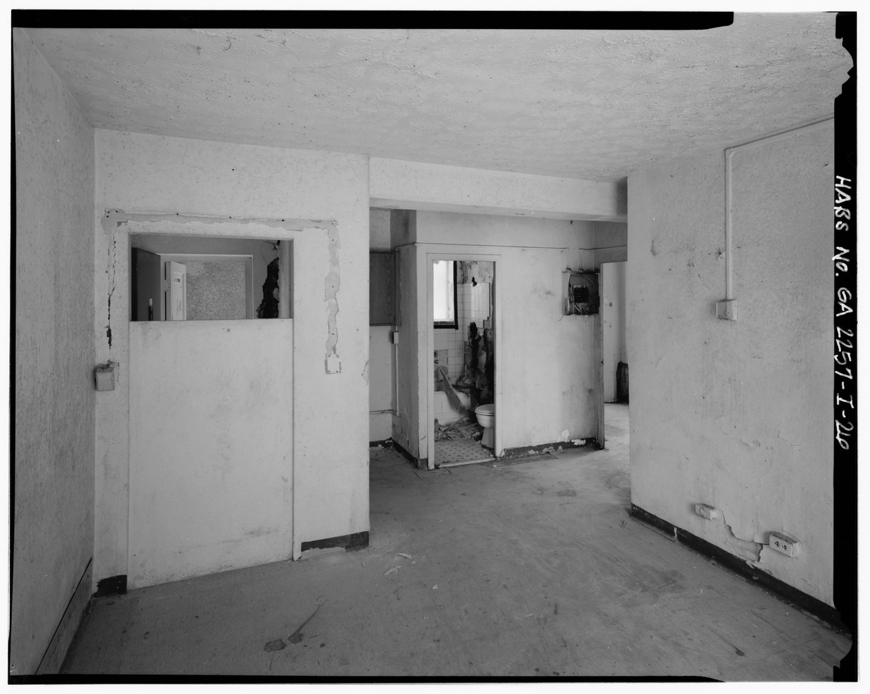 Typisk 2-roms leilighet med vaskerom i entré. - Techwood Homes, Building No. 6, 465 Techwood Drive & 119-125 Hunnicutt Street, Atlanta, Fulton County, GA av American Photographer