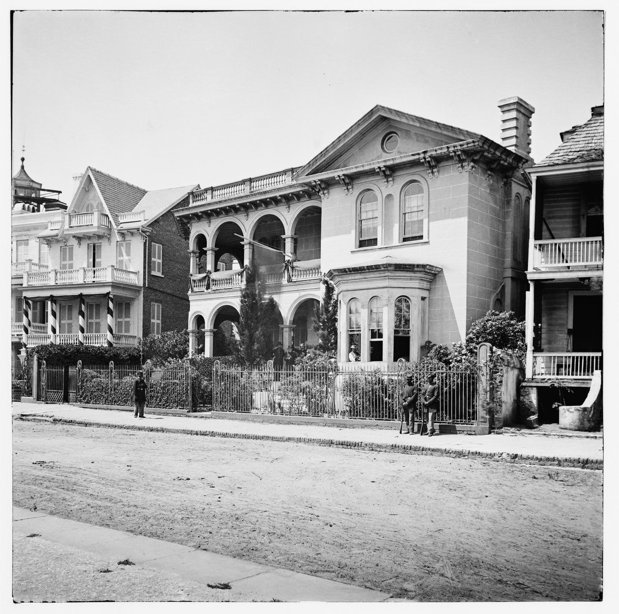 Unionens hovedkvarter på 26 South Battery Street i okkuperte Charleston, South Carolina av American Photographer