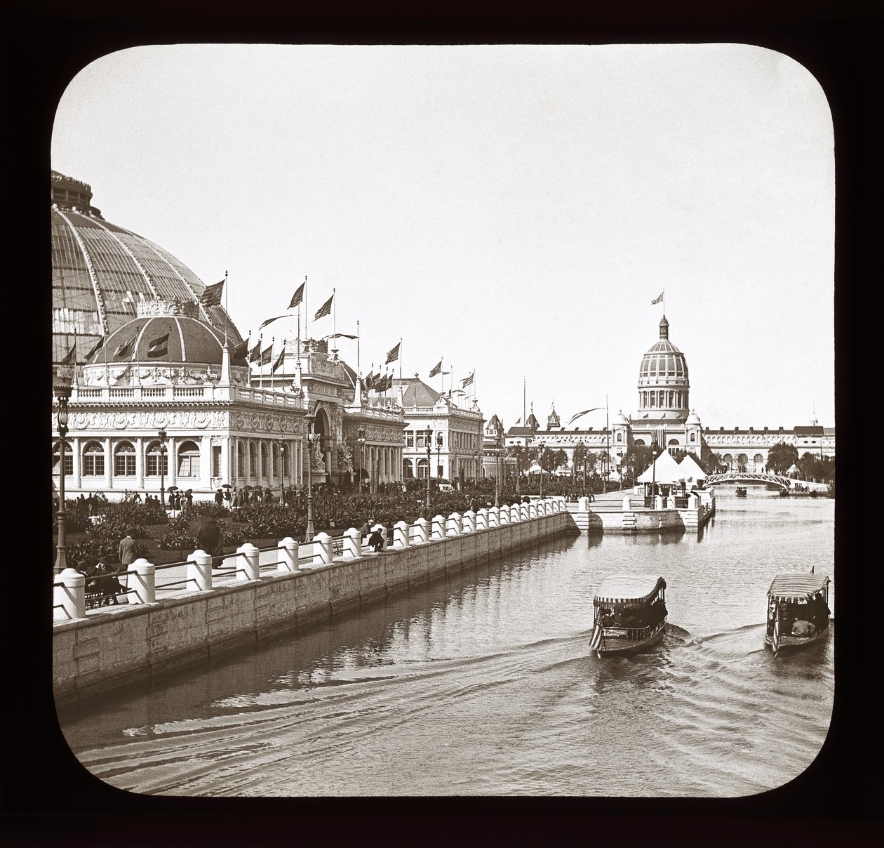 Verdens Columbian Exposition: Horticultural Building og Illinois State Building, Chicago, 1893 (lanternesklie) av American Photographer