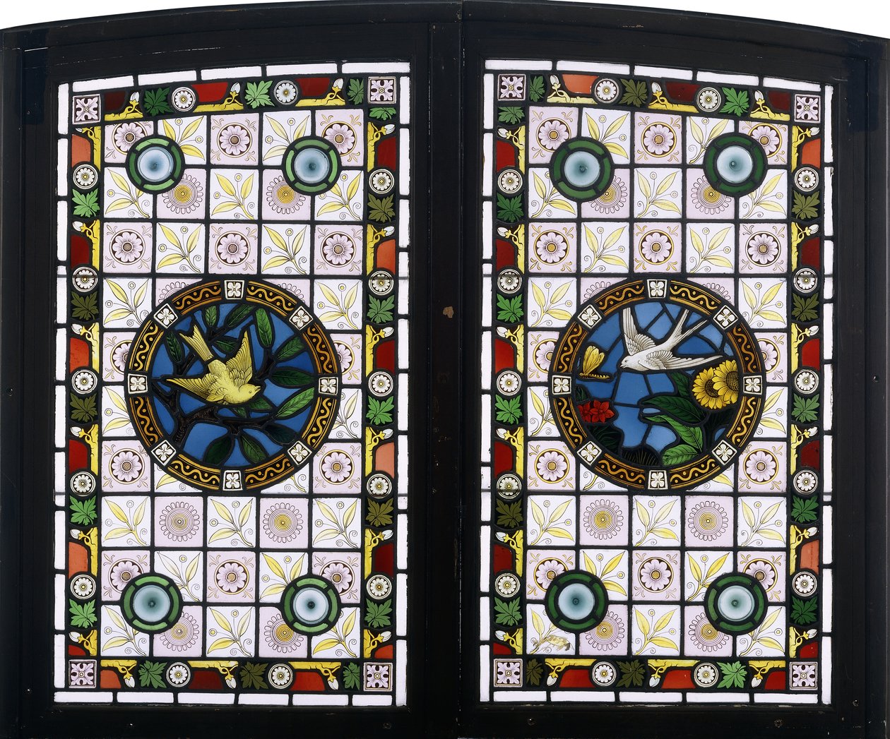 Et par blyholdige glassvinduer, ca. 1890 (blyglassvinduer) av American School