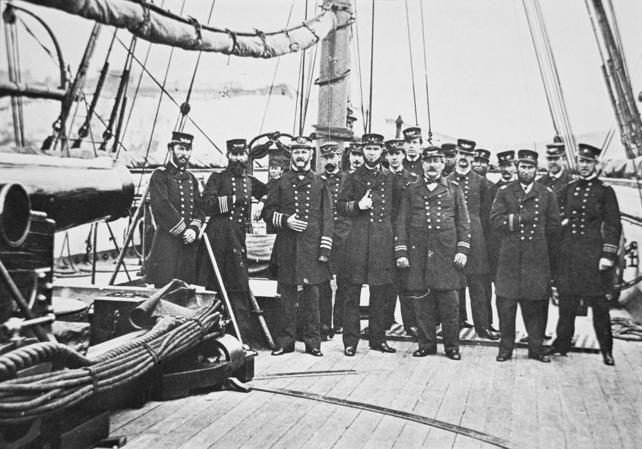 Kaptein John A. Winslow (1811-1973) med sine offiserer om bord på USS Kearsarge av American School