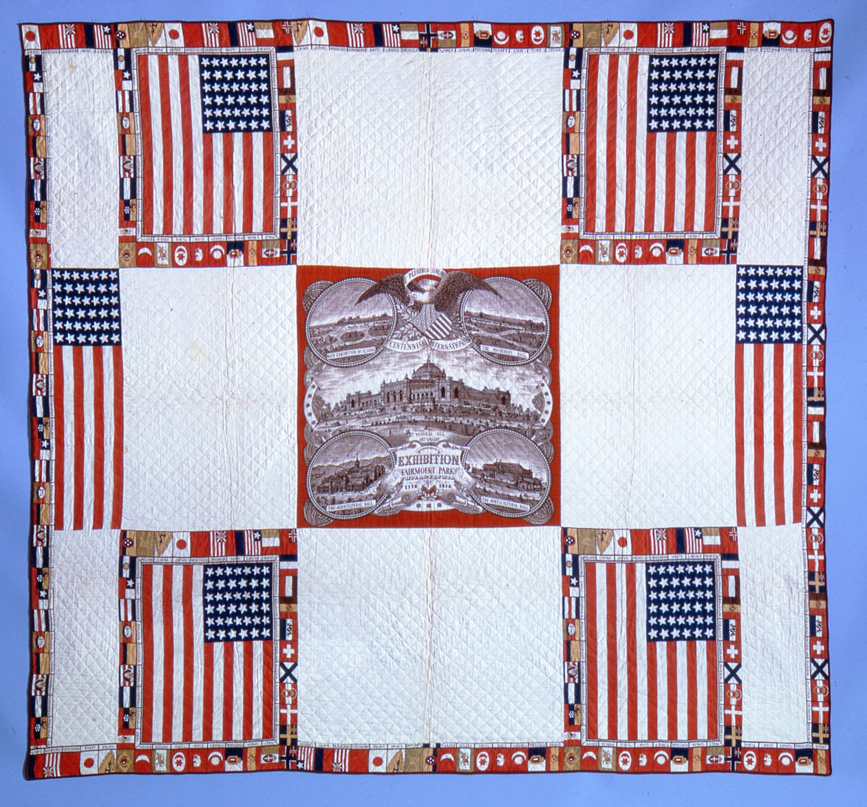 Centennial quilt, Massachusetts, 1876 (bomull) av American School
