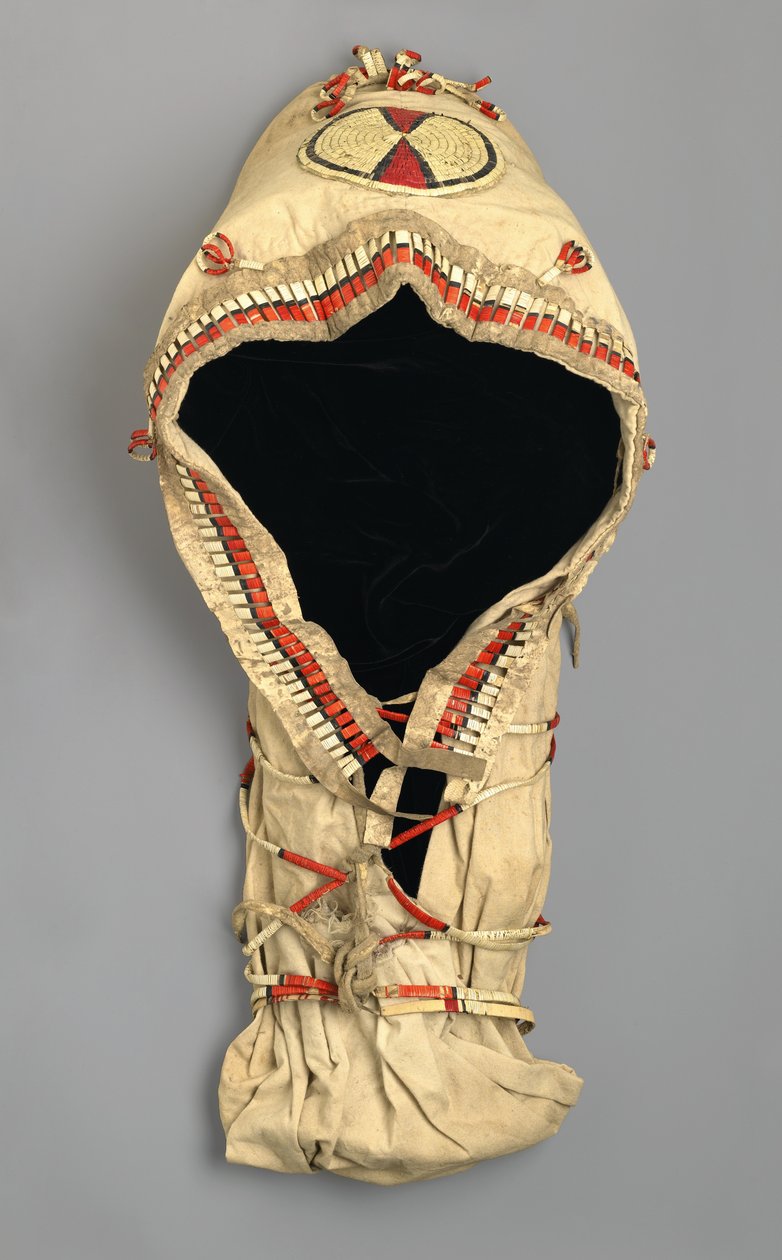 Cradle Board with Quill Work, laget av Arapaho-folket, ca. 1870-tallet (muslin, pil, piggsvin og hjorteskjul) av American School