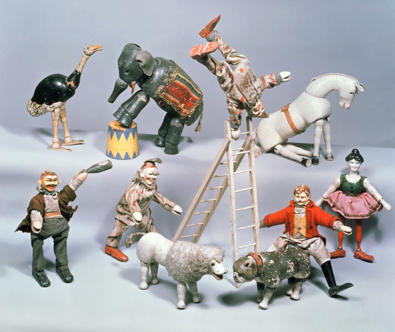 Humpty Dumpty Circus akrobater og menasjeri. ca. 1900 (tre og pappmache) av American School