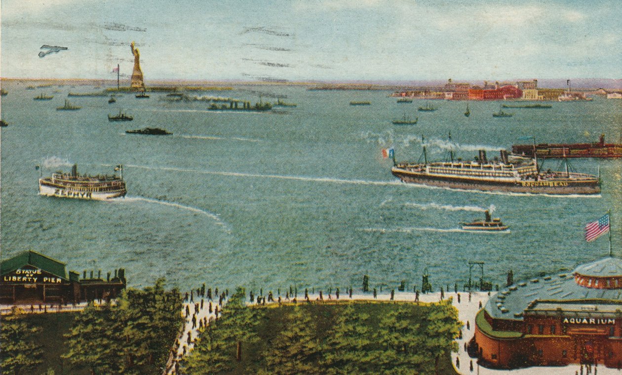 New York havn fra batteriet, som viser Frihetsgudinnen og Ellis Island, ca. 1910 av American School