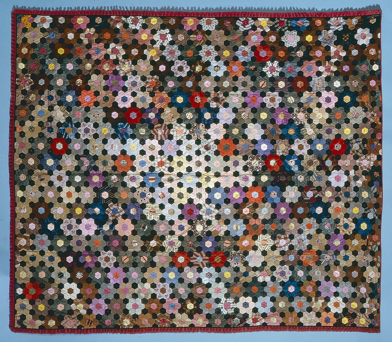 Optisk blomsterpusleteppe, 1854 (silke) av American School