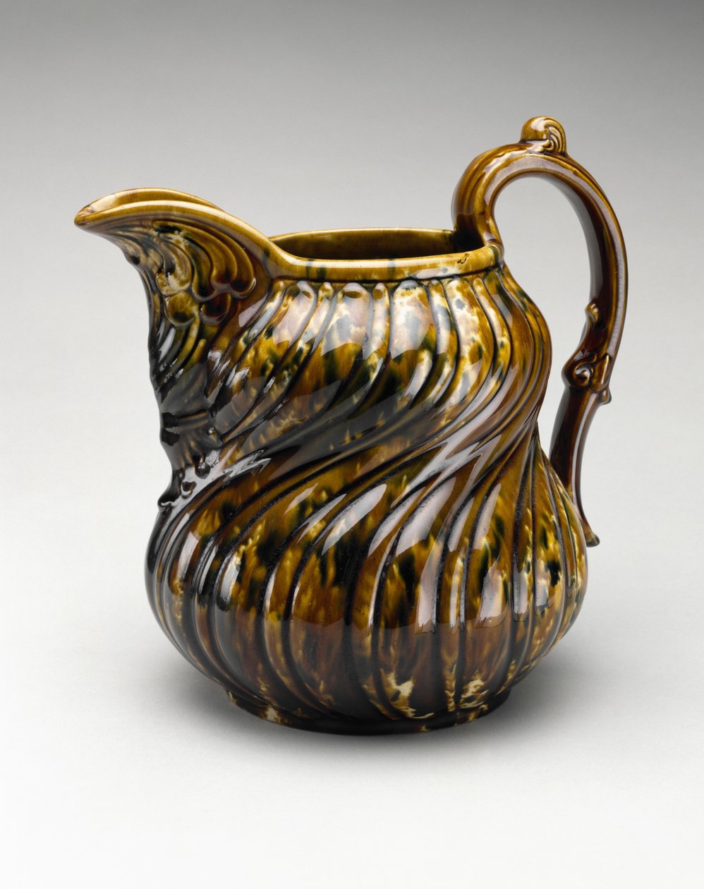 Pitcher, ca. 1849-1858 (rockingham-glasert lertøy) av American School