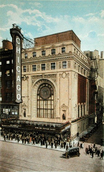 Postkort som viser Chicago Theatre, ca. 1930 (litho i farger) av American School