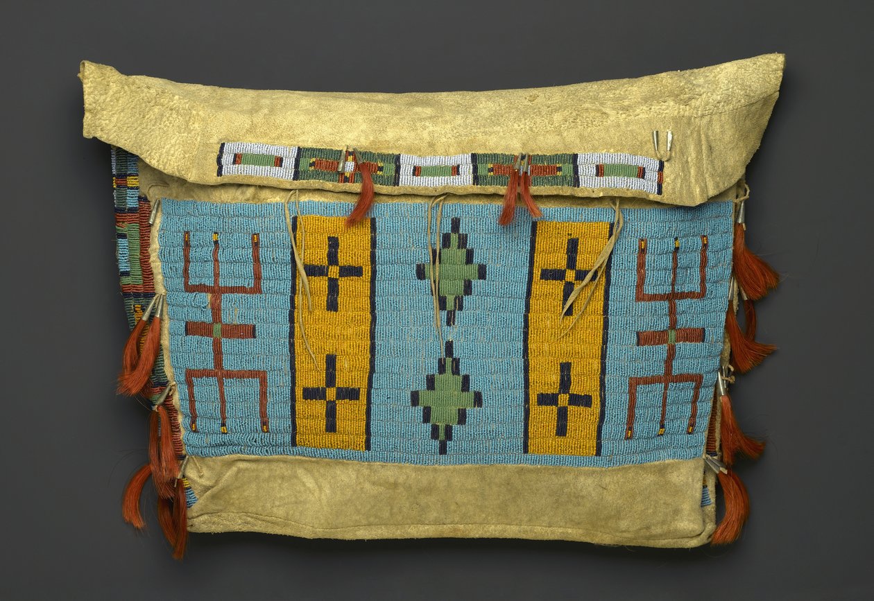 Tipi Bag, fra Plains Region, ca. 1860-1900 (skinn, perler, metall og hestehår) av American School