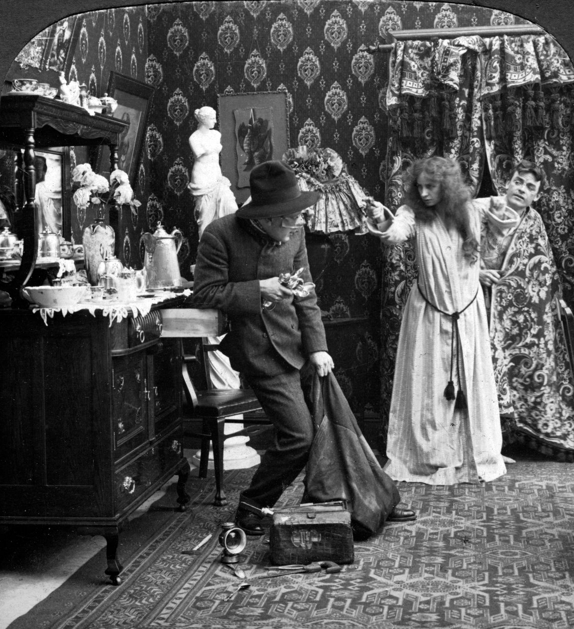 Hold ham dekket Mary, jeg ringer politiet. av American Stereoscopic Company