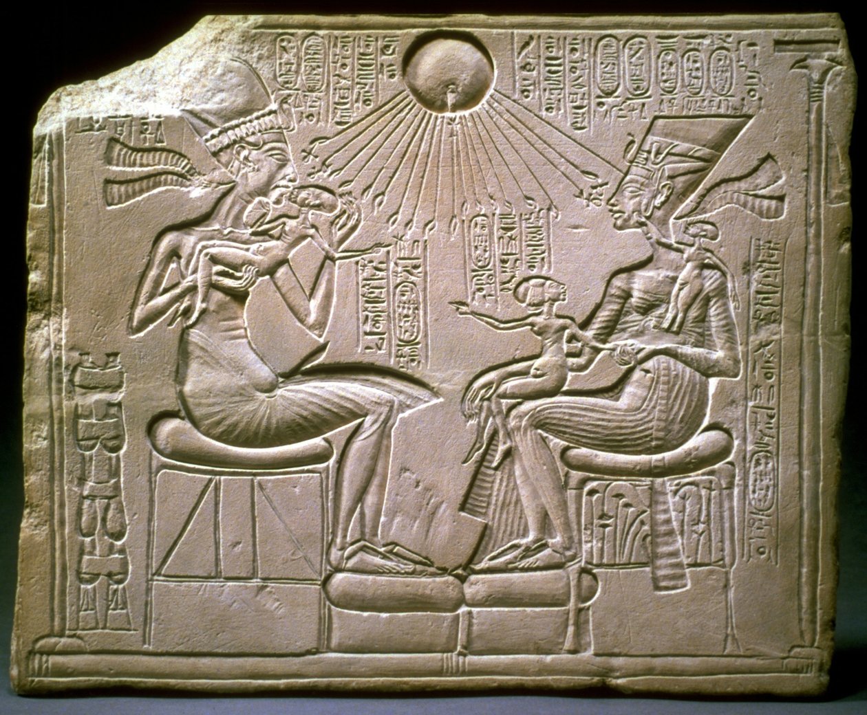 Kongefamilien: Akhenaten, Nefertiti og deres barn, ca 1350 f.Kr av Ancient Egypt