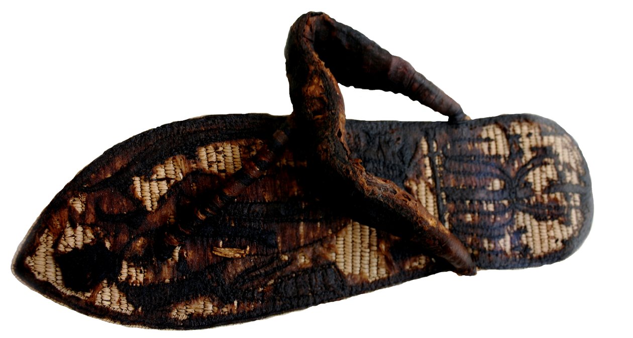 Tutankhamons sandal dekorert med bundne fanger og sema-tawy symboler, 1300-tallet. f.Kr av Ancient Egypt