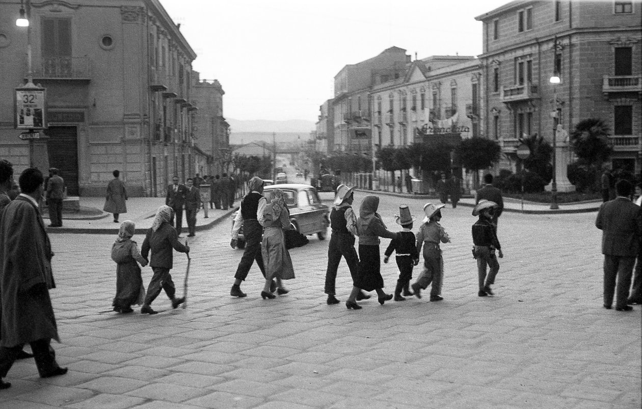 Karnevalsparade i Crotone, Crotone av Ando Gilardi