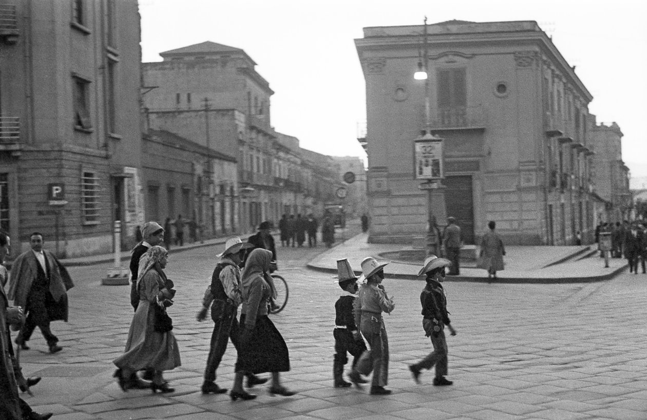 Karnevalsprosesjon i Crotone, Crotone av Ando Gilardi