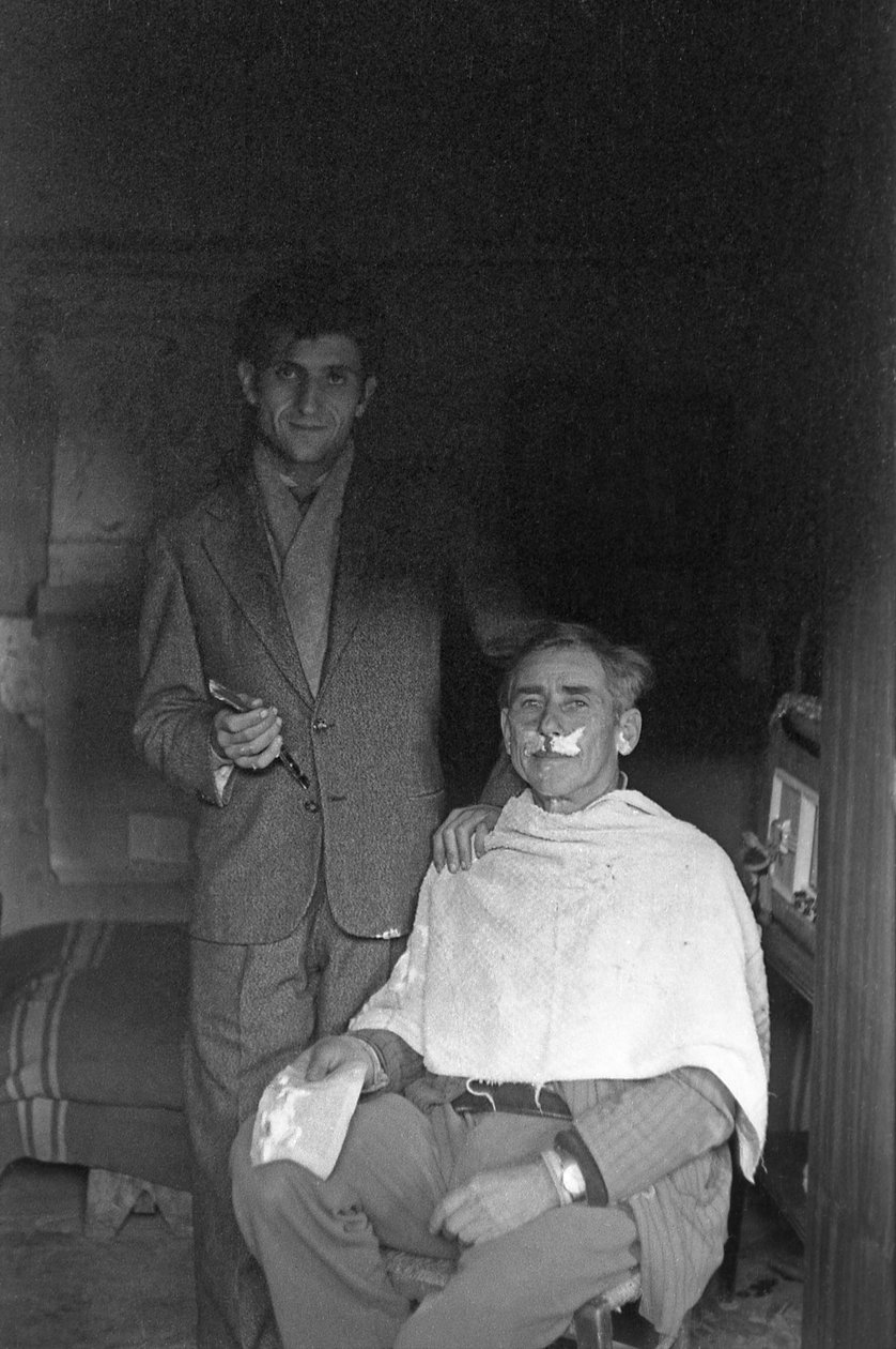 The Shanghai Neighborhood Barber, Crotone av Ando Gilardi