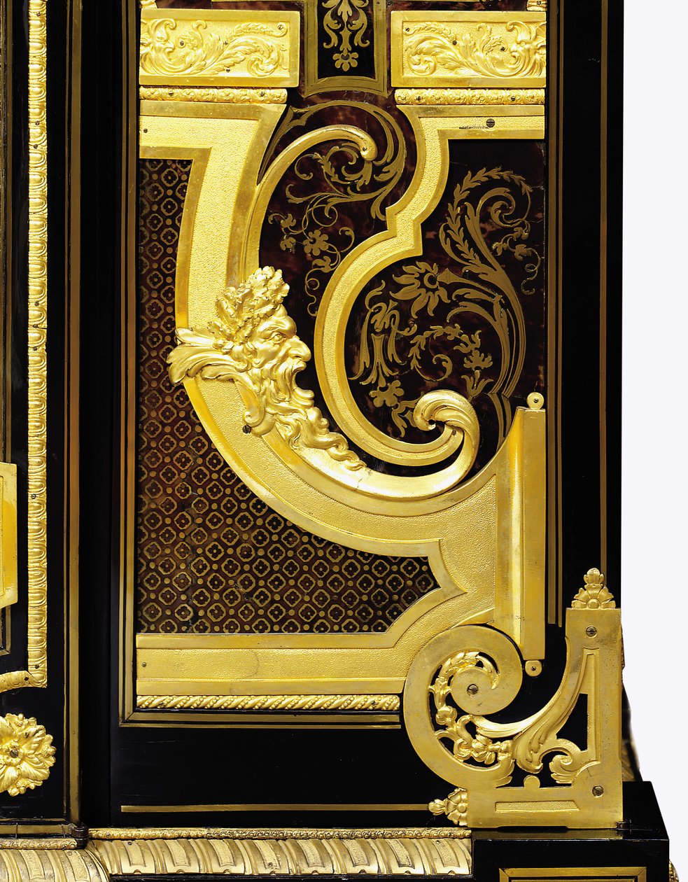 Detalj av en C-scroll sokkel av parkett med en satyrmaske, fra en Louis XIV ormolu-montert petite armoire av Andre Charles (attr. to) Boulle
