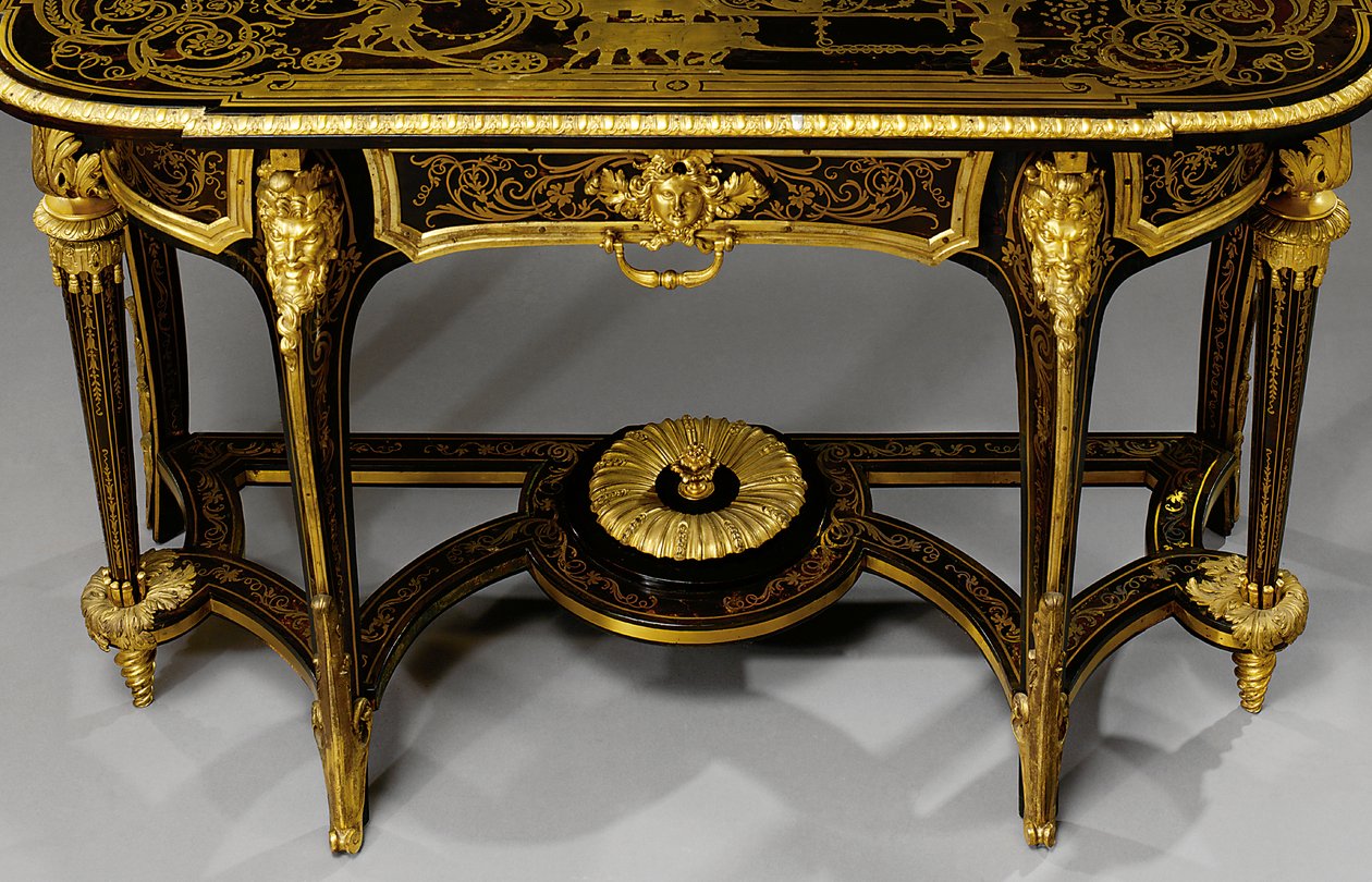 En av et matchet par Louis XIV bryggebord, ca. 1710 (ormolu-montert og Boulle-messing innlagt skilpaddeskall) (se også 469015 og 469016) av Andre Charles (attr. to) Boulle