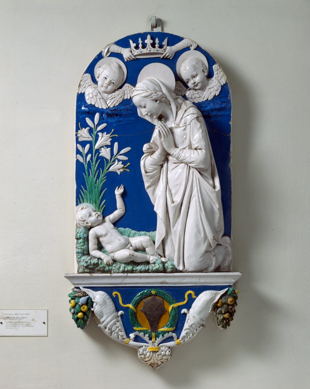 The Adoration of the Virgin (The Madonna of the Lilies) ca. 1490 (glasert terrakotta) av Andrea Della Robbia