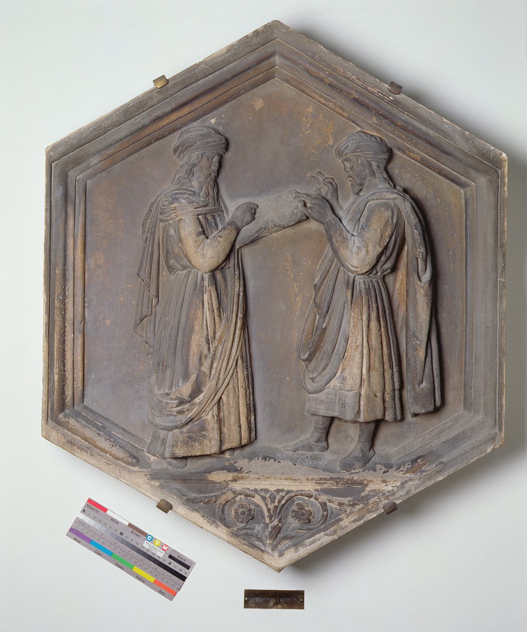 Geometri eller aritmetikk, sekskantede dekorative reliefffliser fra en serie som viser de syv liberale kunstene, muligens basert på design av Giotto (ca. 1266-1337) ca. 1334-48 (marmor) av Andrea Pisano