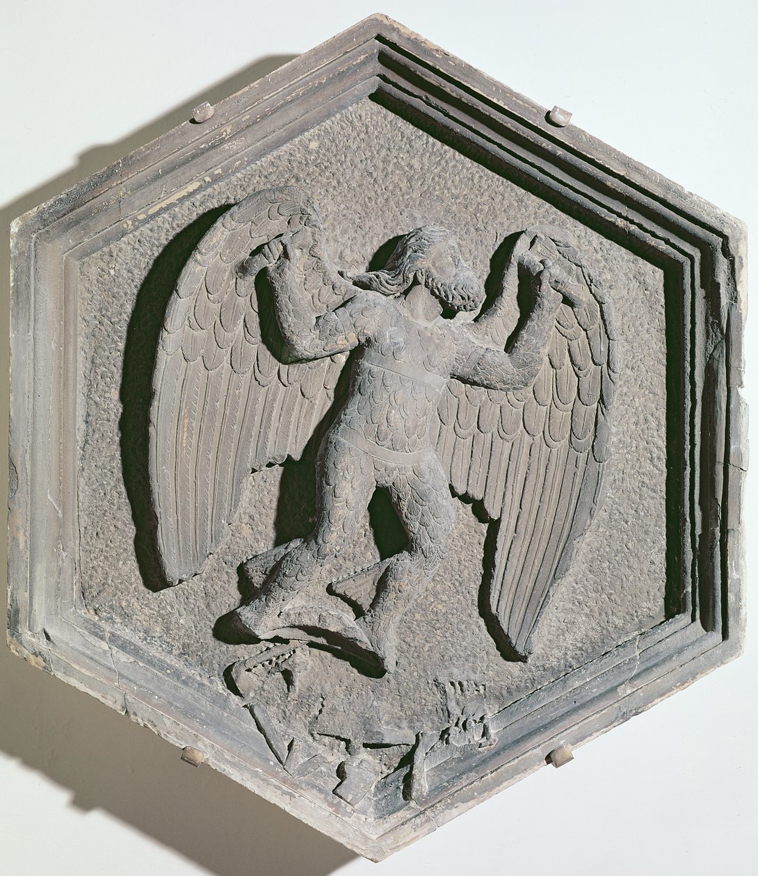 The Art of Flight, Daedalus, sekskantet dekorativ relieffflis fra en serie som viser utøverne av kunst og vitenskap, muligens basert på design av Giotto (ca. 1266-1337) ca. 1334-48 (marmor) av Andrea Pisano