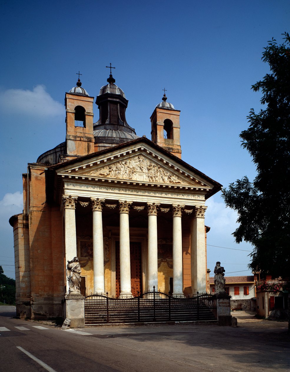 Utsikt over tempietto (eller St. Graziano kirke) av Andrea Palladio