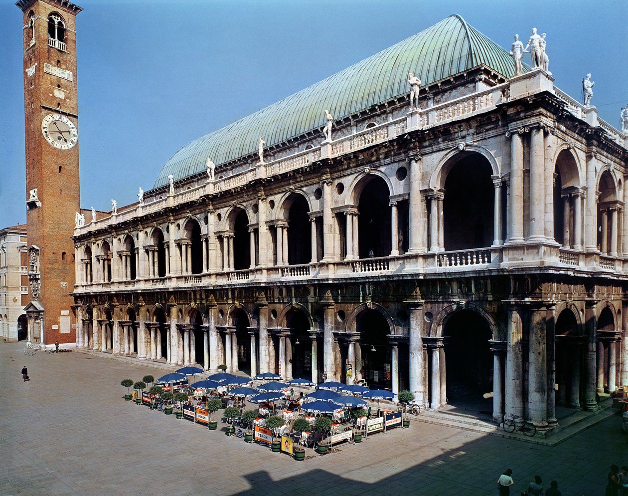Utsikt over fasaden til Basilica Palladiana, bygget 1549-1614 av Andrea Palladio