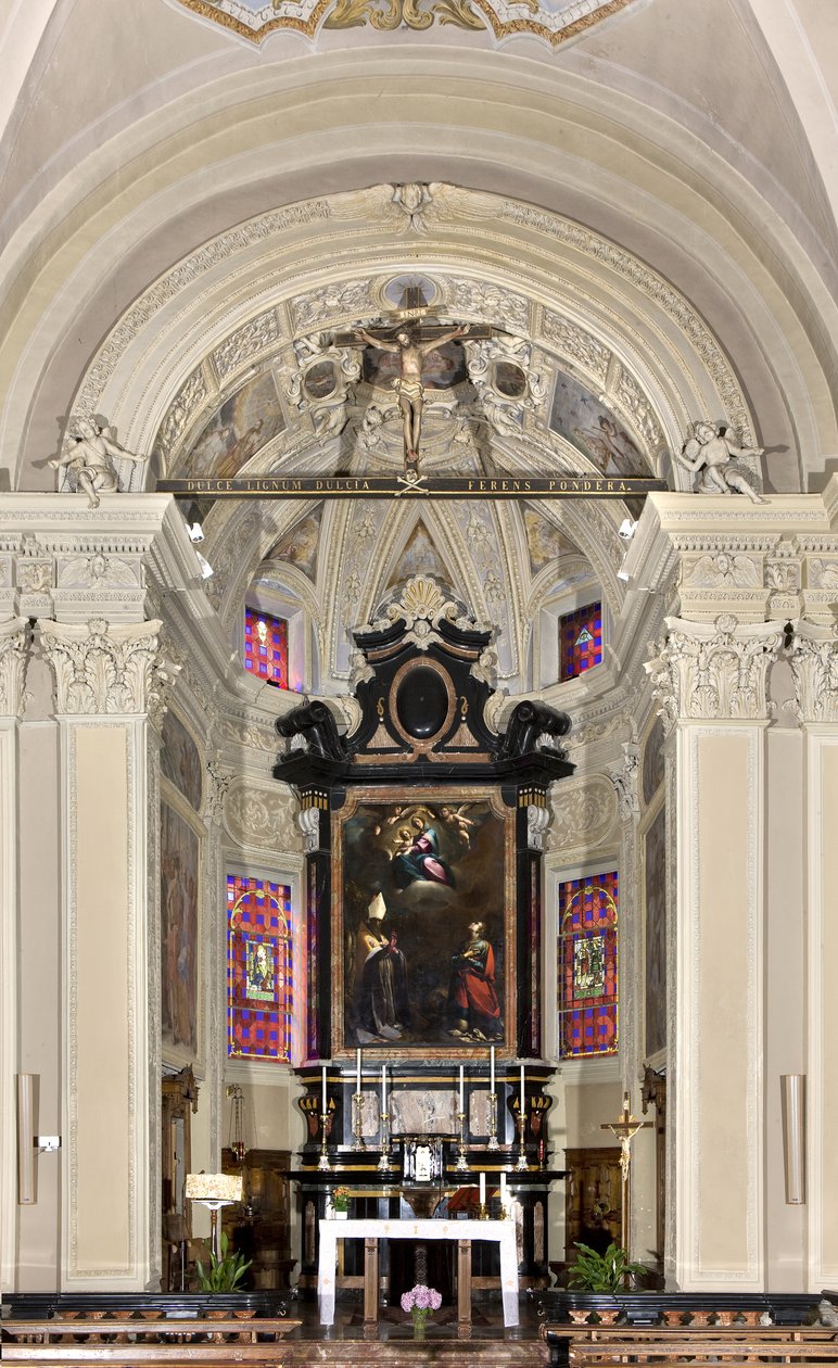 Utsikt over presbyteren, Santi Nazaro e Celso-kirken, Brienno, Como, Lombardia, Italia (bilde) av Andrea de Passeri