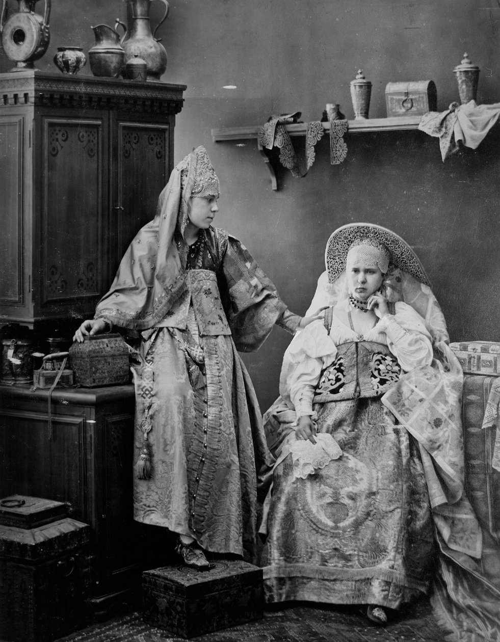 Jenter i russisk kjole, c1870-c1880s. av Andrei Osipovich Karelin