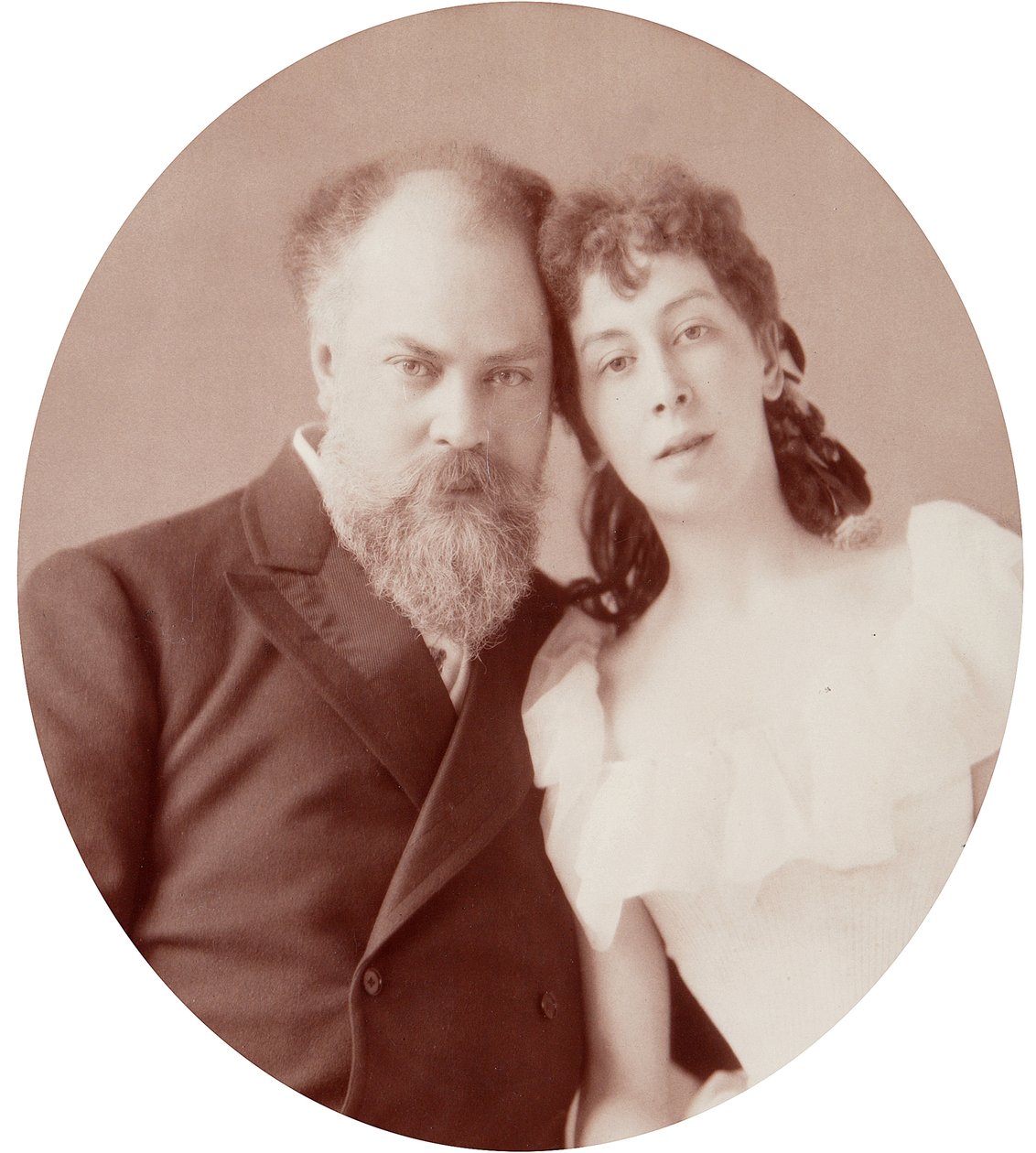 Portrett av kunstneren Konstantin Yegorovich Makovsky (Constantin Makovski) (1839-1915) med sin kone. Albumin-foto av Andrei Osipovich Karelin (1837-1906) av Andrei Osipovich Karelin