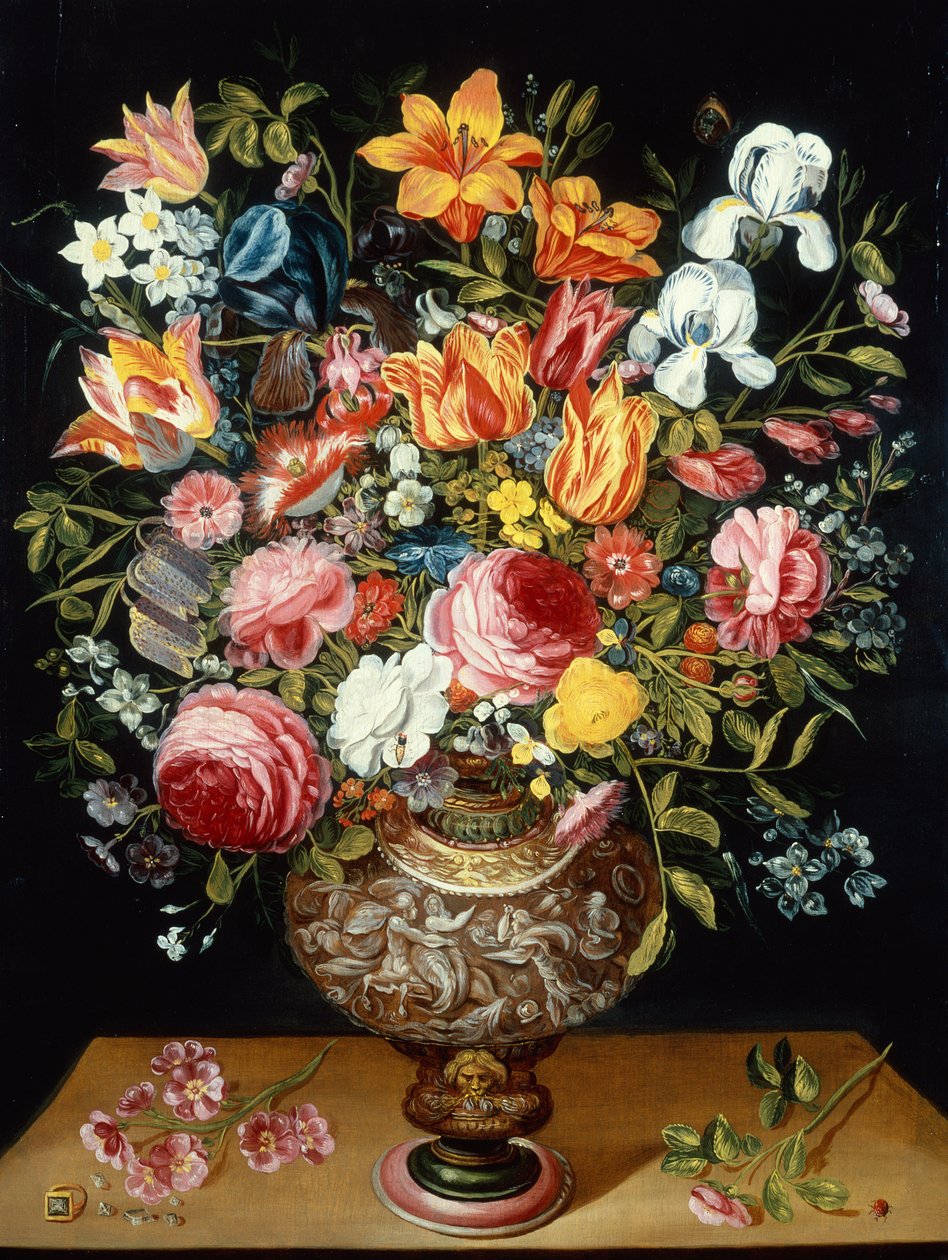 Roser, tulipaner, narcissi, iris og andre blomster i en skulpturert urne og en marihøne på en avsats (olje på lerret) av Andries Daniels or Danielsz
