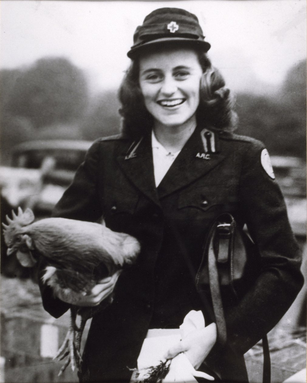 Kick Kennedy iført en amerikansk Røde Kors-uniform i London, ca. 1943 (s/hv-bilde) av Thomas Kelly