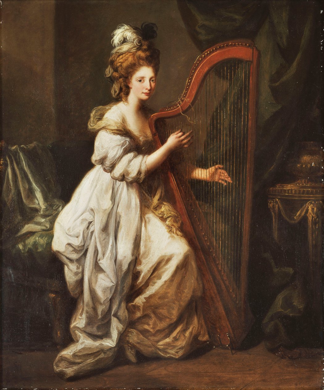 Portrett av Elizabeth Ewer, i full lengde, sittende i en hvit kjole med et gult sjal, spiller en harpe, i et interiør, ca. 1768-73 av Angelica Kauffmann