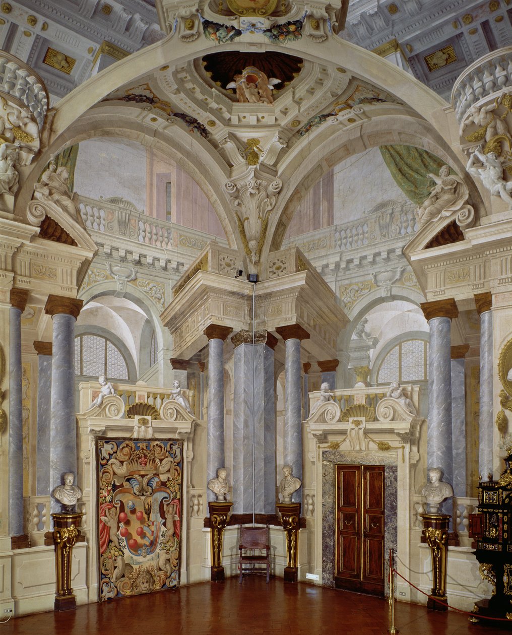 Utsikt over interiøret i Sala dellUdienza (publikumshallen) 1638-44 av Angelo and Mitelli Colonna