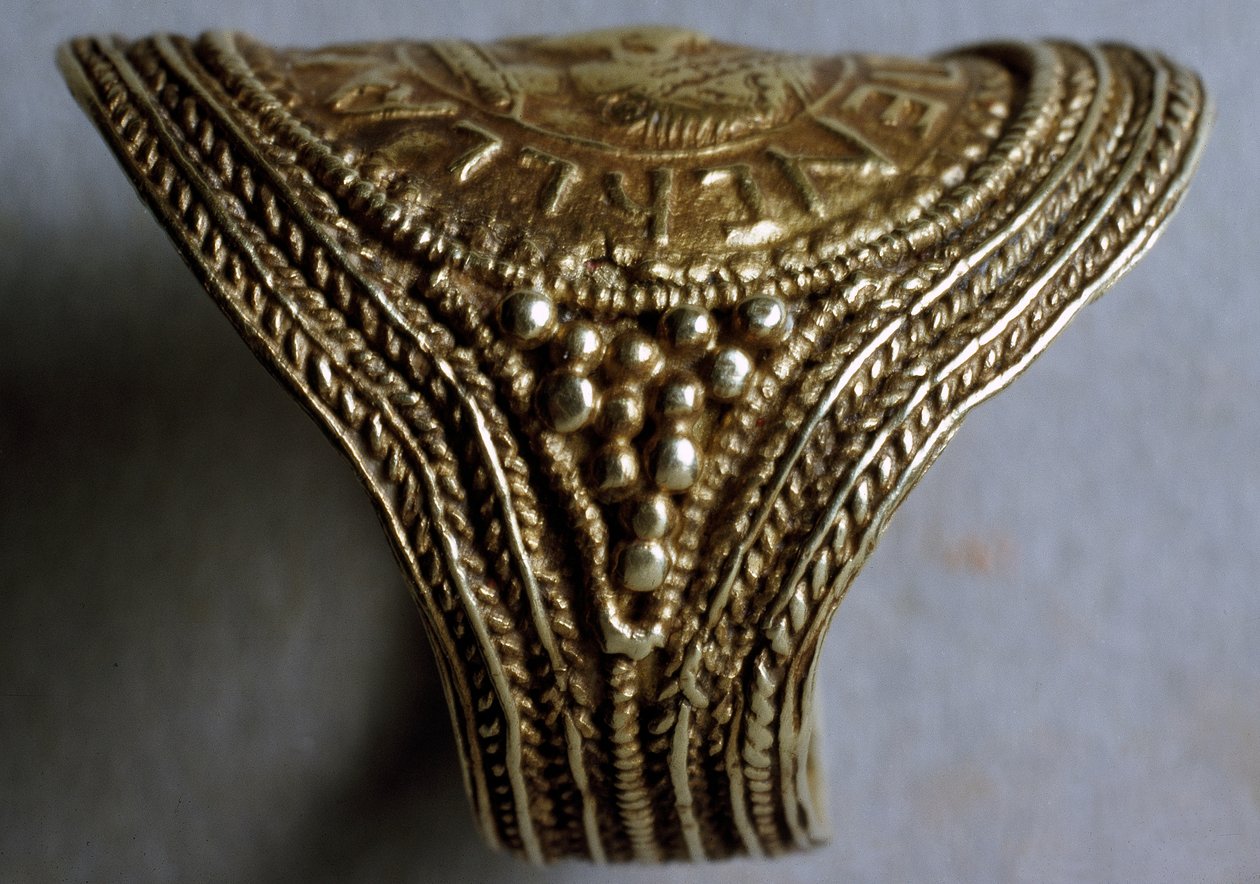 Sensaksisk ring, trolig gulldetalj fra ca. 700-tallet fra 115707 av Anglo Saxon