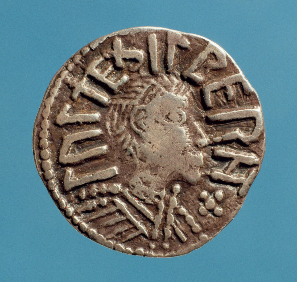 Penny (forside) av Aethelberht (d.794) angelsaksisk konge av East Anglia. (sølv) av Anglo Saxon