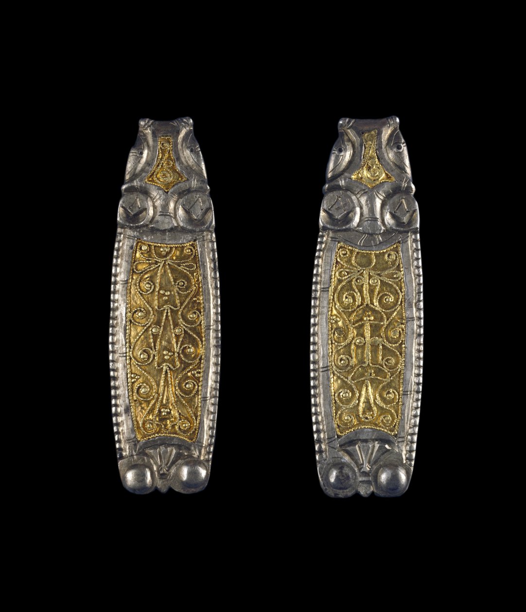 Et par stroppeender, fra Ipsden Heath, Oxfordshire, sent angelsaksisk, 9. århundre (sølv med gullinnlegg) av Anglo Saxon