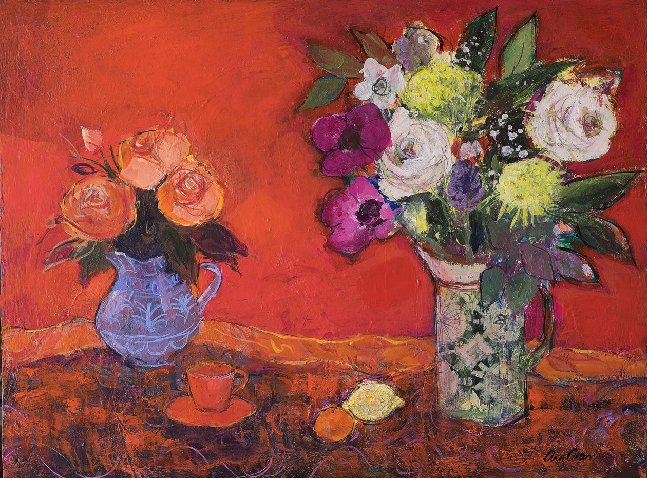 To kanner med blomster på rødt, 2019 (akryl) av Ann Oram