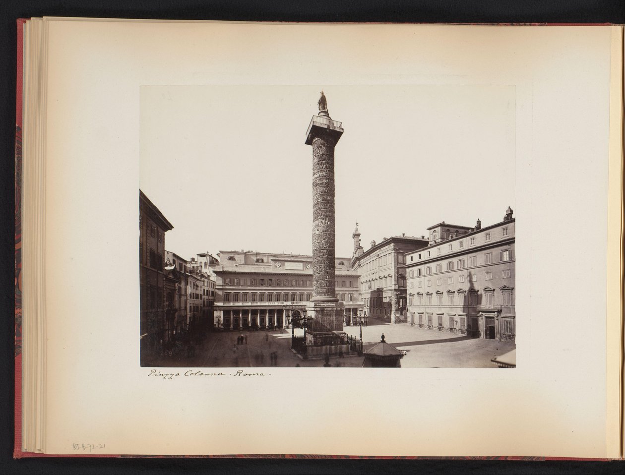 Utsikt over søylen til Marcus Aurelius i Roma, Italia Piazza Colonna. Roma (tittel på objekt) av Anonymous
