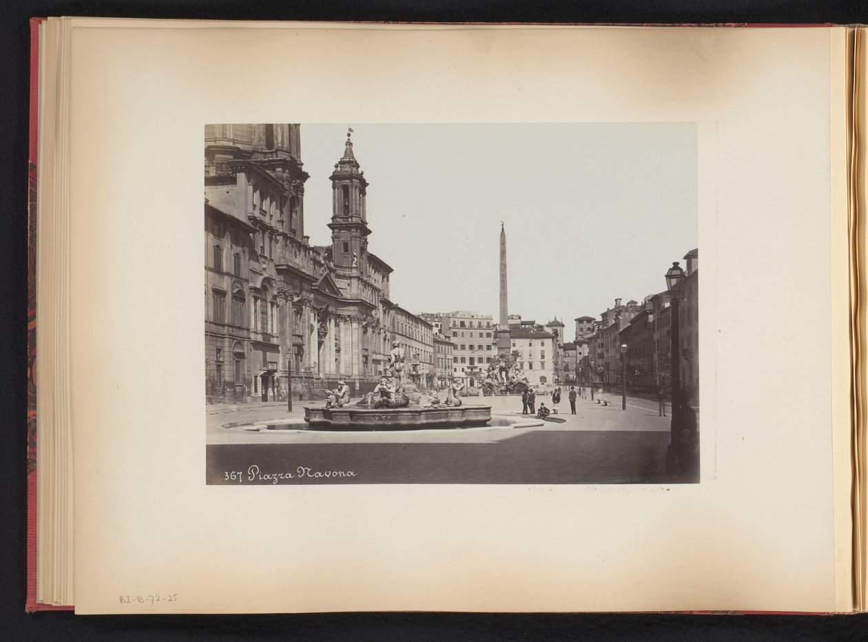 Utsikt over Piazza Navona med fontene i Roma, Italia Piazza Navona (tittel på objekt) av Anonymous