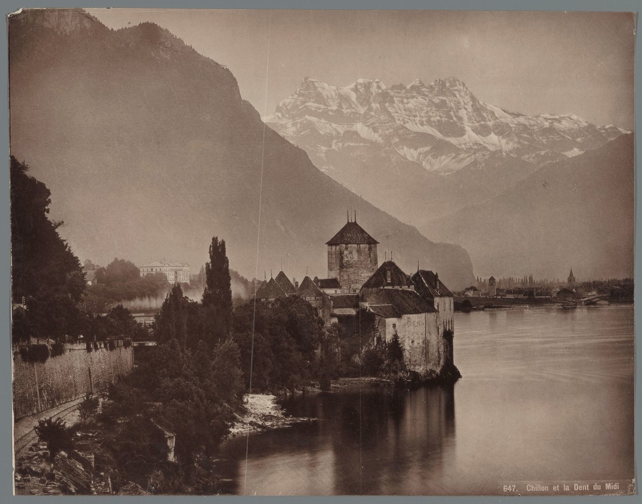 Chillon slott ved Genfersjøen, Dents du Midi i det fjerne Chillon et la Dent du Midi (tittel på objekt) av Anonymous