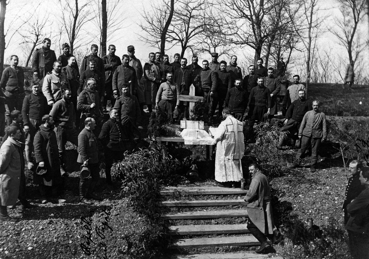 Første verdenskrig (1914-1918): Søndagsmesse på Ferme de Canny (Canny-sur-Matz) (avdeling 60: Oise) i mai 1915. Privat samling. av Anonymous Anonymous